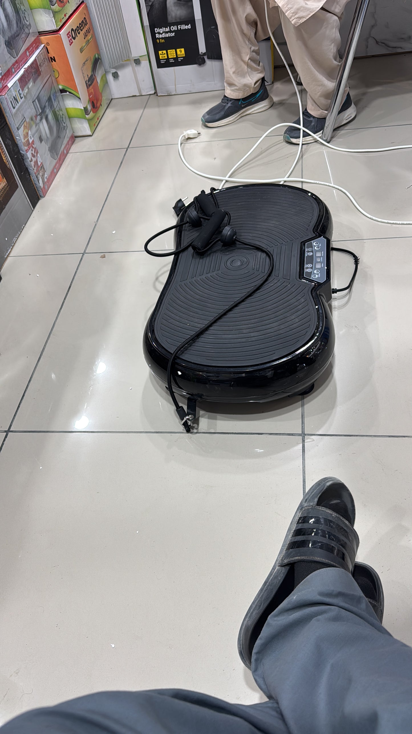 Lott imported ultrathin Body sliming vibrator . Best for weight lose & shiver BP patient vibration plate