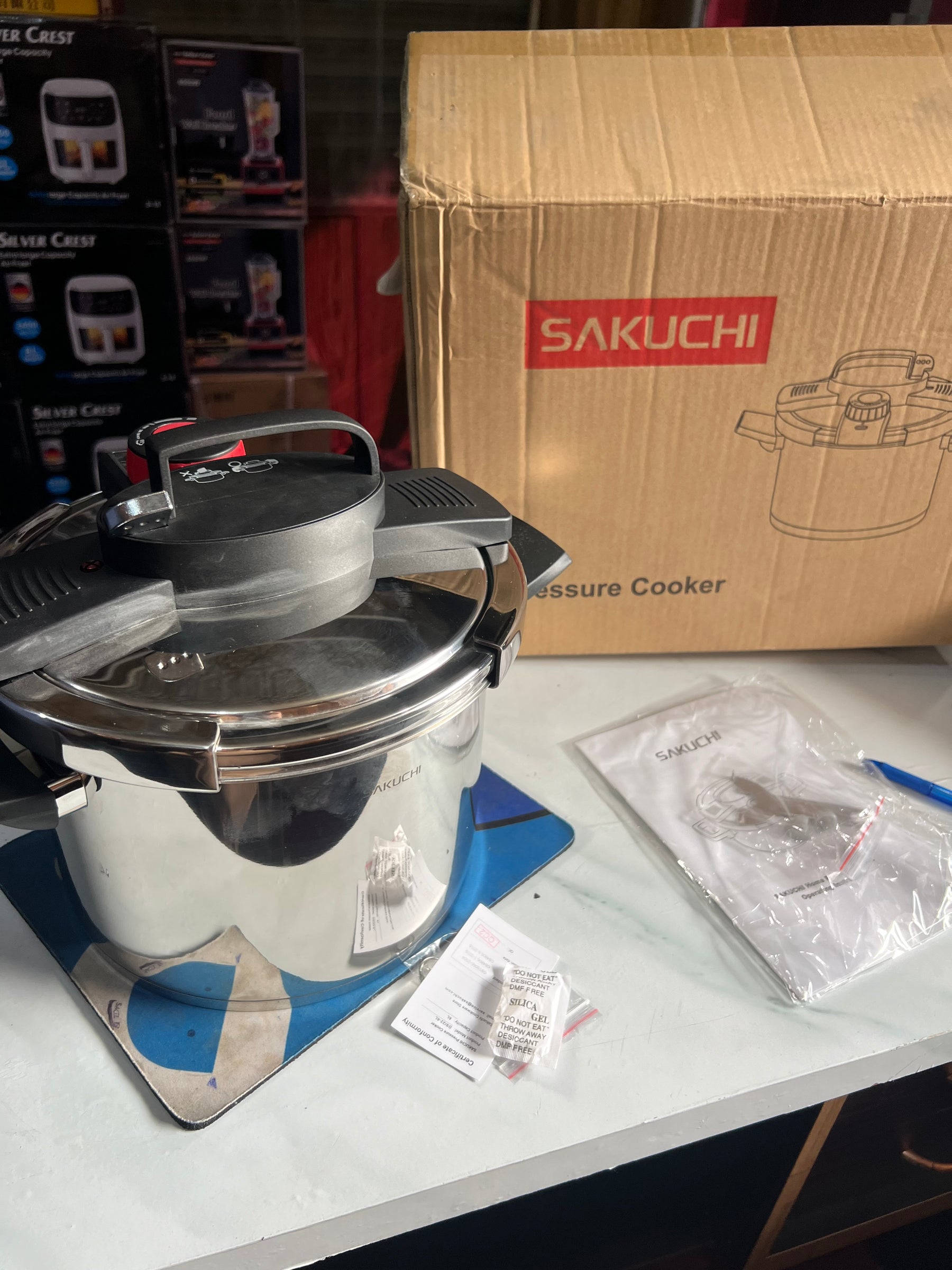 Sakuchi 6.3Qt Pressure Cooker Easy Open Stainless Steel Pressure Cooker Suitable for all Kinds of Stoves Dishwasher