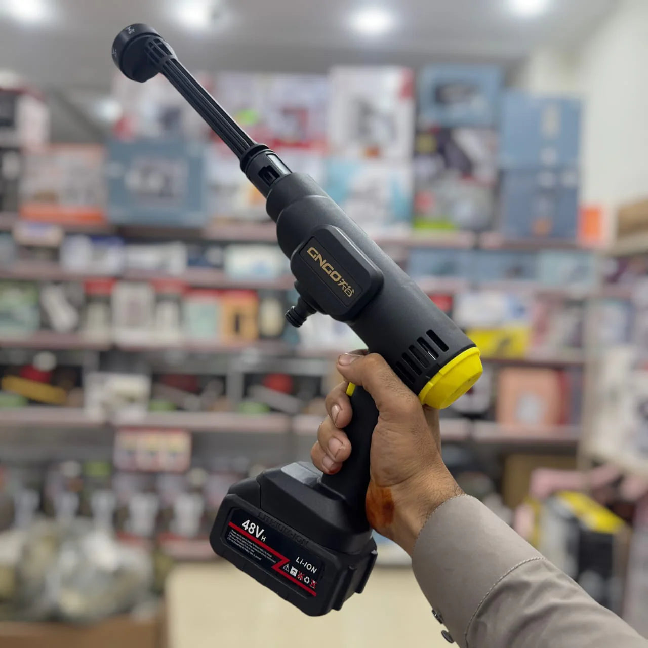 GNGO cordless pressure car solar washer best quality 48 V battery